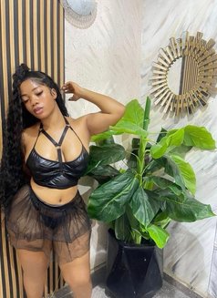 Aveline - escort in Cotonou Photo 4 of 5