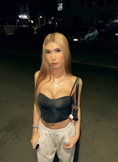 Avi Moren - Transsexual escort in Manila Photo 28 of 30