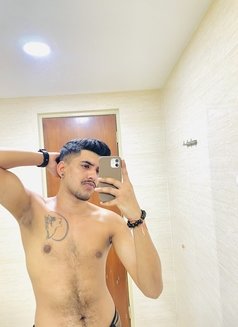 Avidu - Male escort in Kuala Lumpur Photo 4 of 4