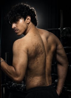 Avinash - Male companion in Noida Photo 2 of 5
