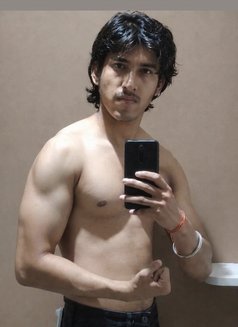 Avinash - Male companion in Noida Photo 3 of 5