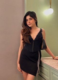 Avira Gupta Vip Model - escort in Abu Dhabi Photo 1 of 5