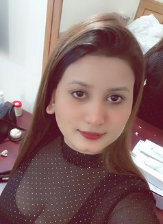 Avisha - puta in Singapore Photo 3 of 11
