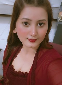 Avisha - puta in Singapore Photo 6 of 11