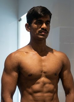 Avishkar - Acompañantes masculino in Mumbai Photo 3 of 9