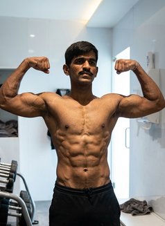 Avishkar - Acompañantes masculino in Mumbai Photo 4 of 9