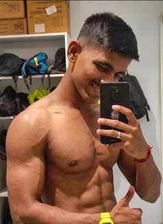 Avishkar - Acompañantes masculino in Mumbai Photo 7 of 9