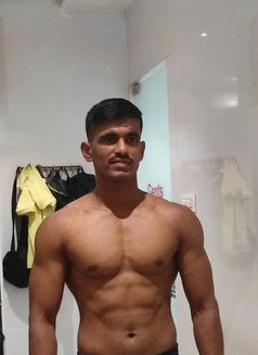 Avishkar - Acompañantes masculino in Mumbai Photo 8 of 9