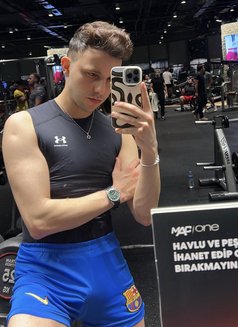 Aviv - Male escort in İstanbul Photo 2 of 6