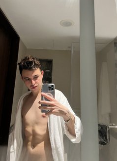 Aviv - Male escort in İstanbul Photo 5 of 6