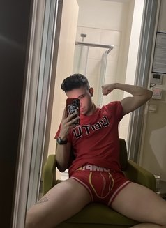 Aviv - Male escort in Dubai Photo 5 of 7