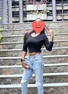 Avni Cam and Real Meet - escort in New Delhi Photo 2 of 4