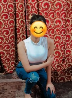 Avni, Independent College Girl Available - puta in New Delhi Photo 2 of 6