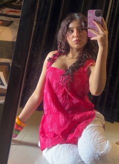 Avni Sharma - puta in Pune Photo 5 of 5