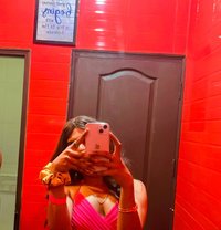 Avni Thakur - Transsexual escort in Noida