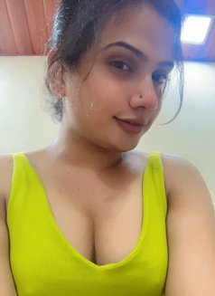 Avnit - Acompañantes transexual in Pune Photo 2 of 3