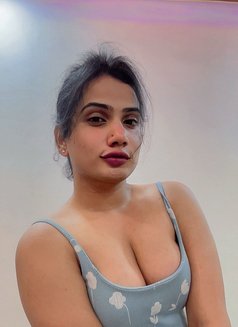 Avnit - Acompañantes transexual in Pune Photo 3 of 3