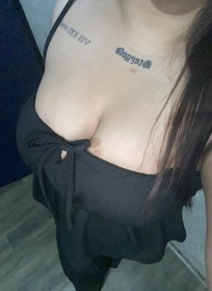 Avria - escort in Manila Photo 2 of 3