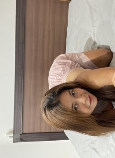 Avril - escort in Bali Photo 2 of 7