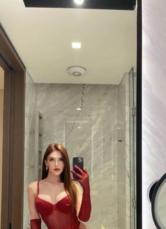 Avrora - Transsexual escort in Dubai Photo 4 of 11