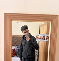 Avyy - Acompañantes masculino in New Delhi