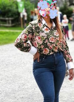 Awesome Beauty's VIP Escorts in Colombo - Agencia de putas in Colombo Photo 5 of 11