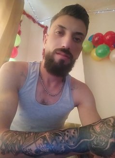 AWS - Acompañantes masculino in Beirut Photo 2 of 4