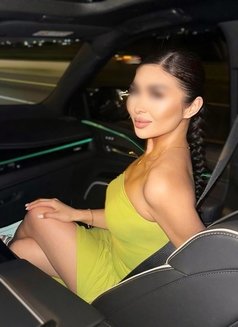 Giselle - escort in Dubai Photo 3 of 8