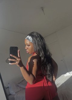 Aya - companion in Al Manama Photo 3 of 5