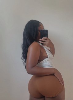 Aya - companion in Al Manama Photo 4 of 5