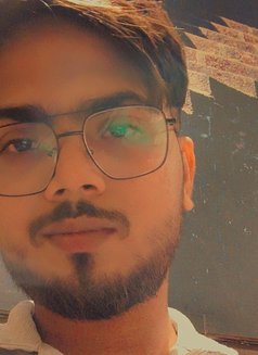 Ayaan - Intérprete masculino de adultos in Pune Photo 1 of 4