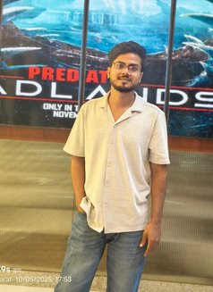 Ayaan - Intérprete masculino de adultos in Pune Photo 2 of 4