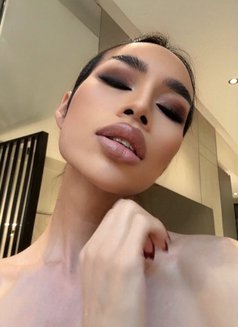 Ayana has a big penis and big breasts. - Acompañantes transexual in Riyadh Photo 8 of 21