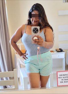 Ayesha Fernando - puta in Colombo Photo 3 of 6