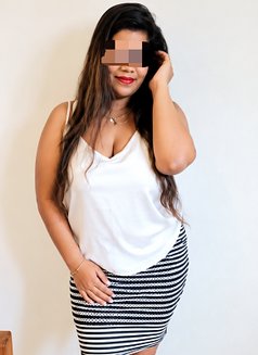 Ayesha Fernando - puta in Colombo Photo 4 of 6