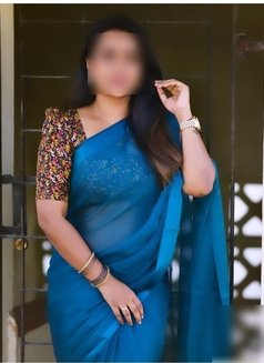 Ayesha Tamil Actress GFE in Dubai - puta in Dubai Photo 20 of 26