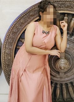 Ayesha Tamil Actress GFE in Dubai - escort in Dubai Photo 18 of 19