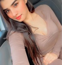 Ayesha Vip Girl - puta in Al Manama Photo 1 of 6