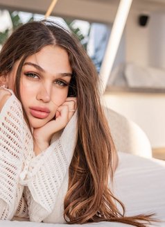 Ayha - escort in İstanbul Photo 4 of 9