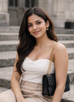 Ayisha Malayali College Girl - escort in Kochi Photo 2 of 3