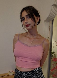 Ayla - Transsexual escort in İstanbul Photo 2 of 7