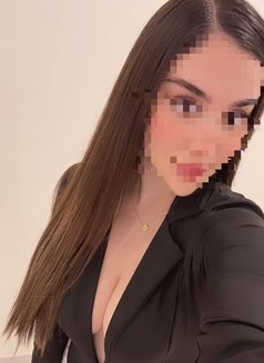 aynaz NEW threesome - puta in Muscat Photo 5 of 6