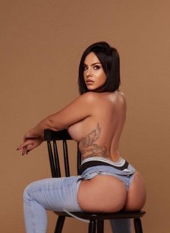 Aysha - escort in Frankfurt Photo 7 of 11