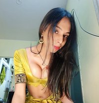 Sexy queen - Transsexual escort in Chennai Photo 7 of 14