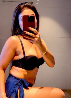 Ayshu - escort in Colombo Photo 5 of 7