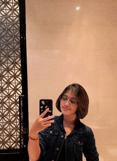 Ayu - puta in Jakarta Photo 2 of 5