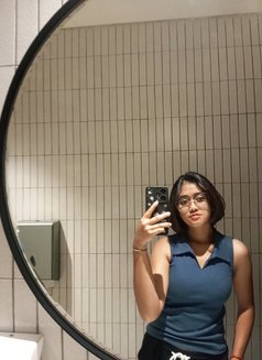 Ayu - puta in Jakarta Photo 5 of 5