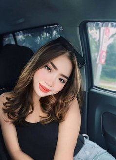 Ayu - puta in Singapore Photo 2 of 3