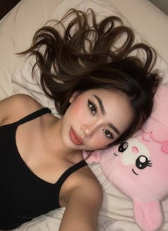 Ayu - puta in Singapore Photo 3 of 3