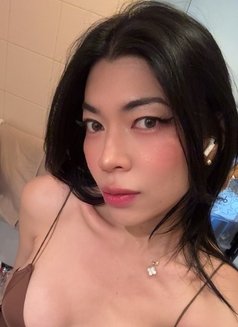 Ayumi - Transsexual escort in Paris Photo 16 of 19